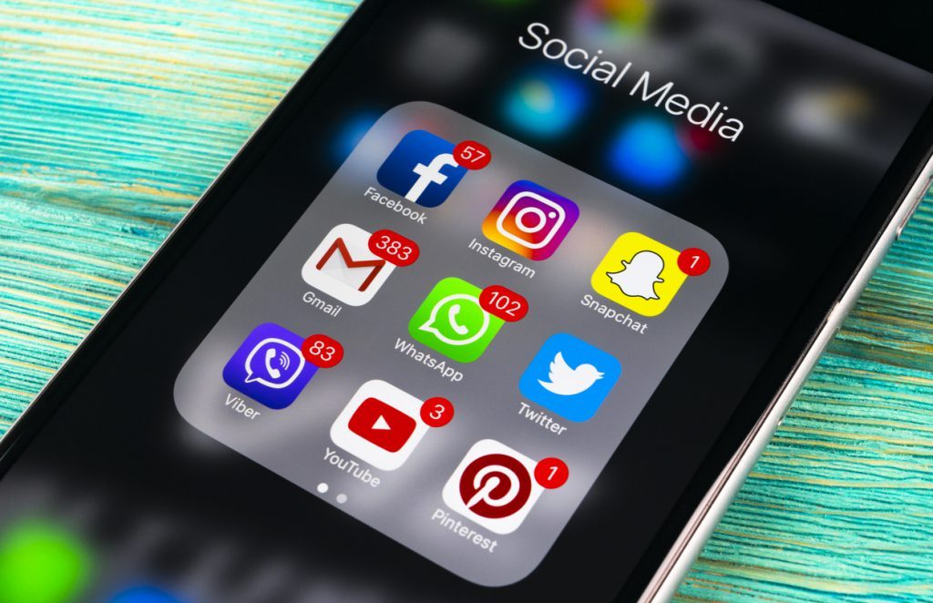 Social media 821